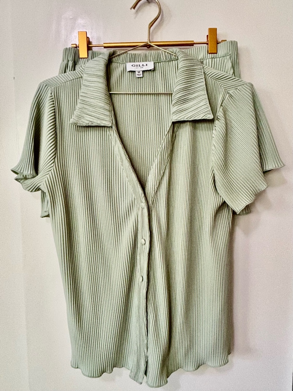 Gilli| Light Sage Green Ribbed Satin Plissé Short-Sleeve Shorts Lounge Set Sz M